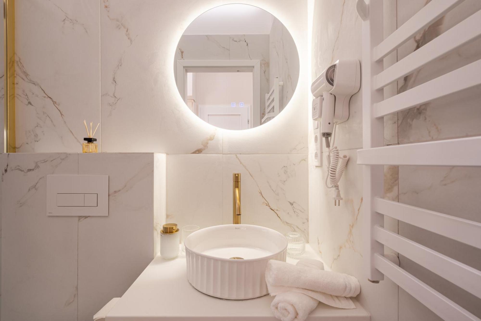 A20 - Boutique Apartment Best Location, By Bqa Budapesta Exterior foto