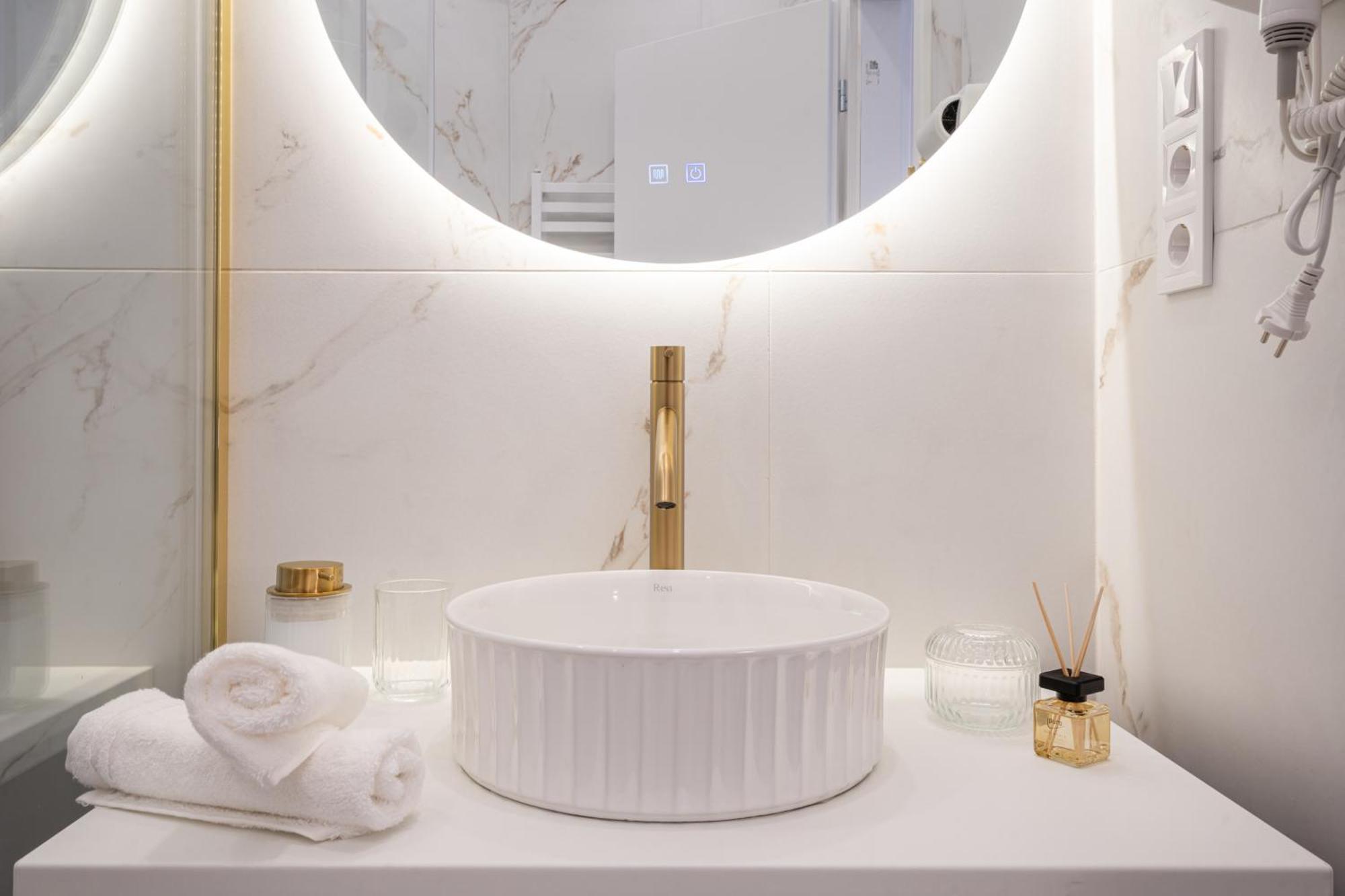 A20 - Boutique Apartment Best Location, By Bqa Budapesta Exterior foto